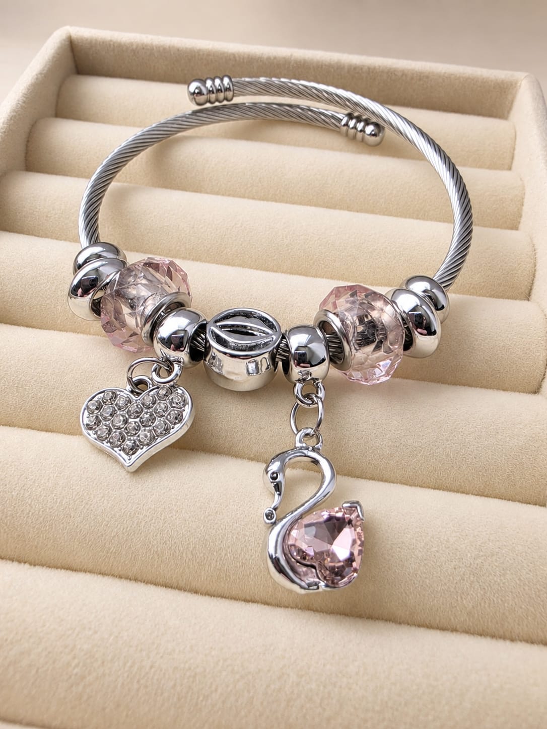 Funkelnder Schwan-Herz-Charm-Armreif