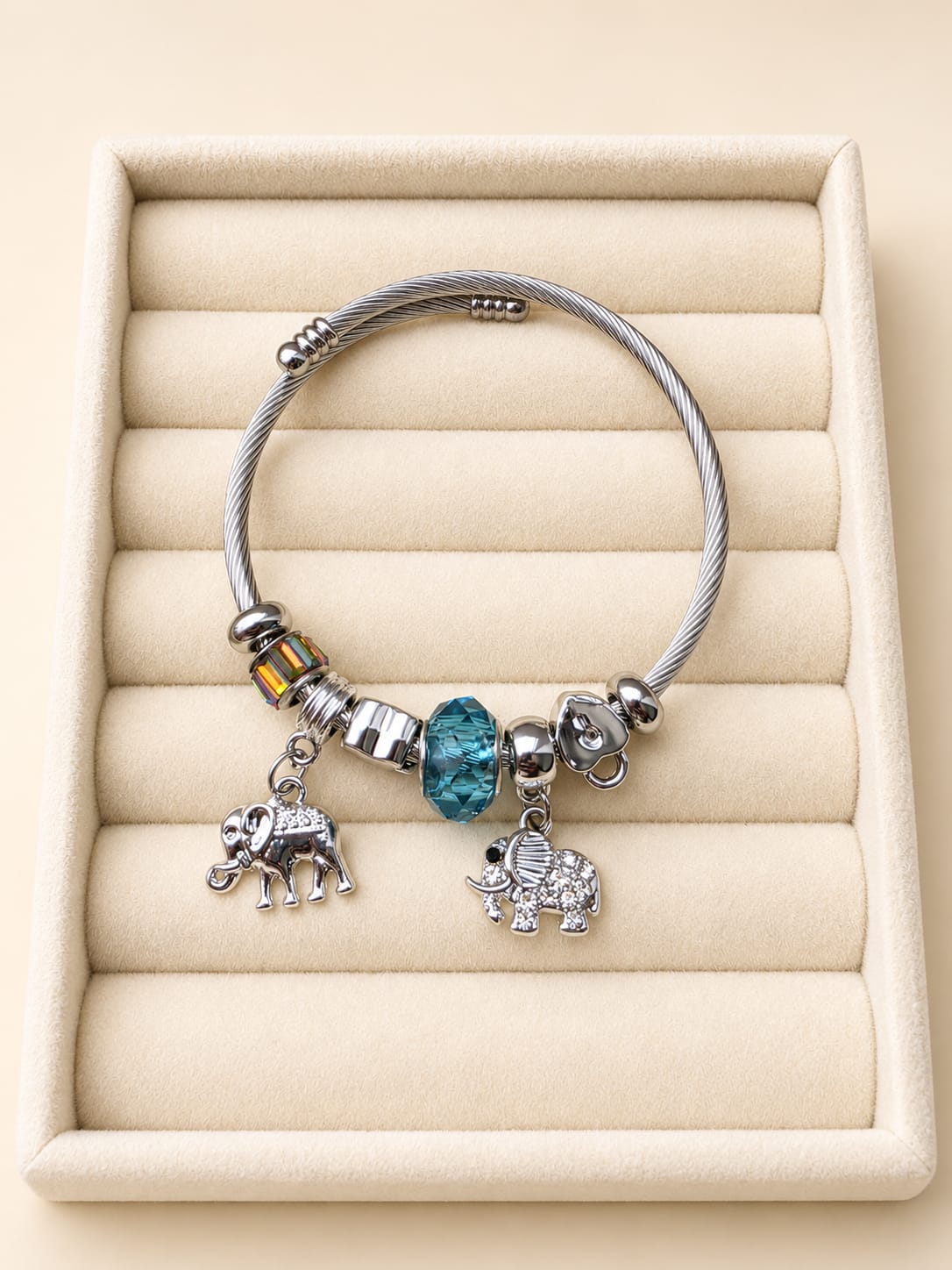 Silberfarbenes Charm-Armband mit Elefanten