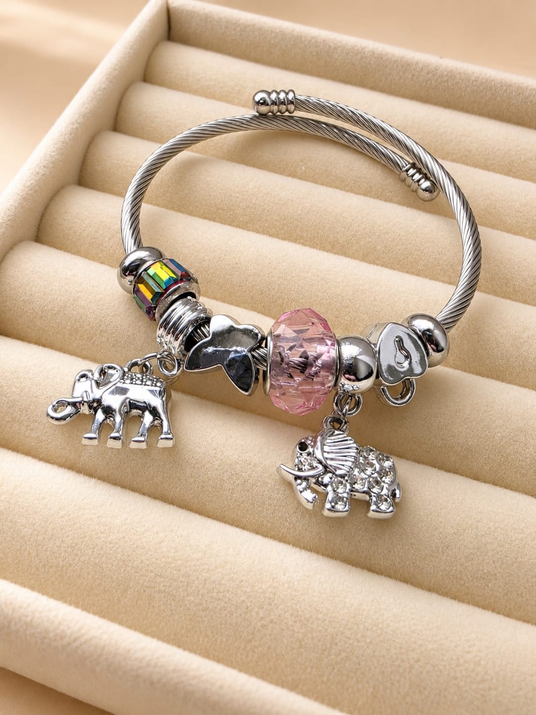 Silberfarbenes Charm-Armband mit Elefanten