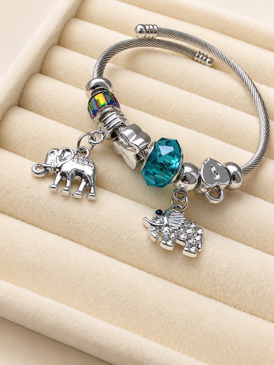 Silberfarbenes Charm-Armband mit Elefanten