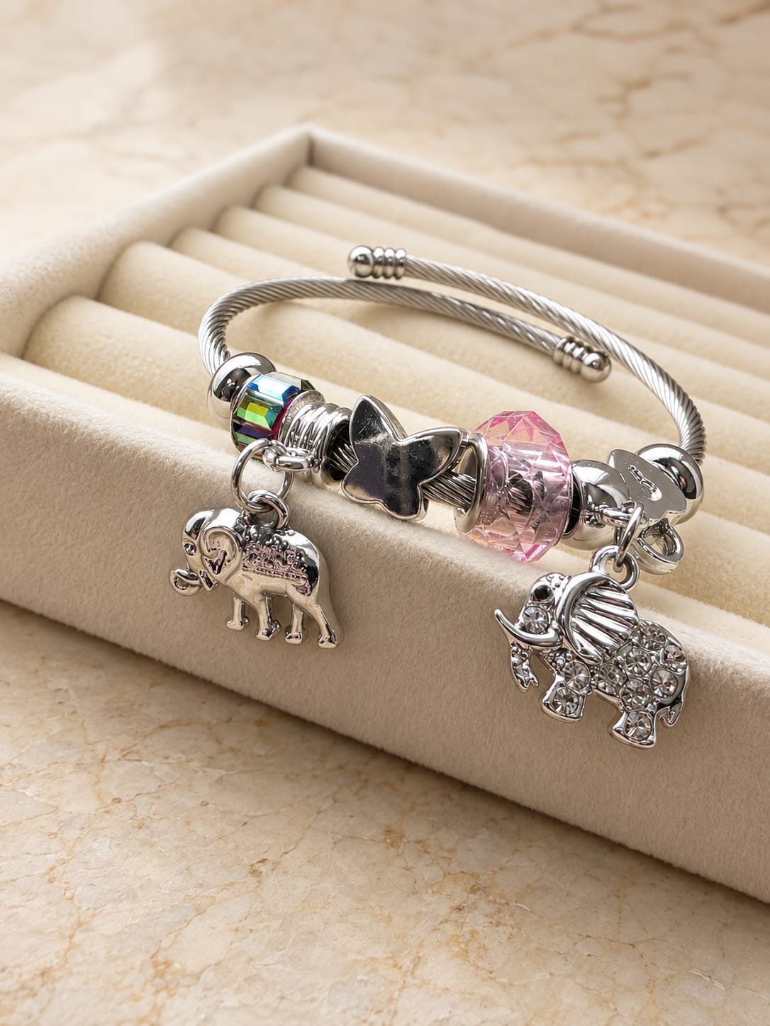 Silberfarbenes Charm-Armband mit Elefanten