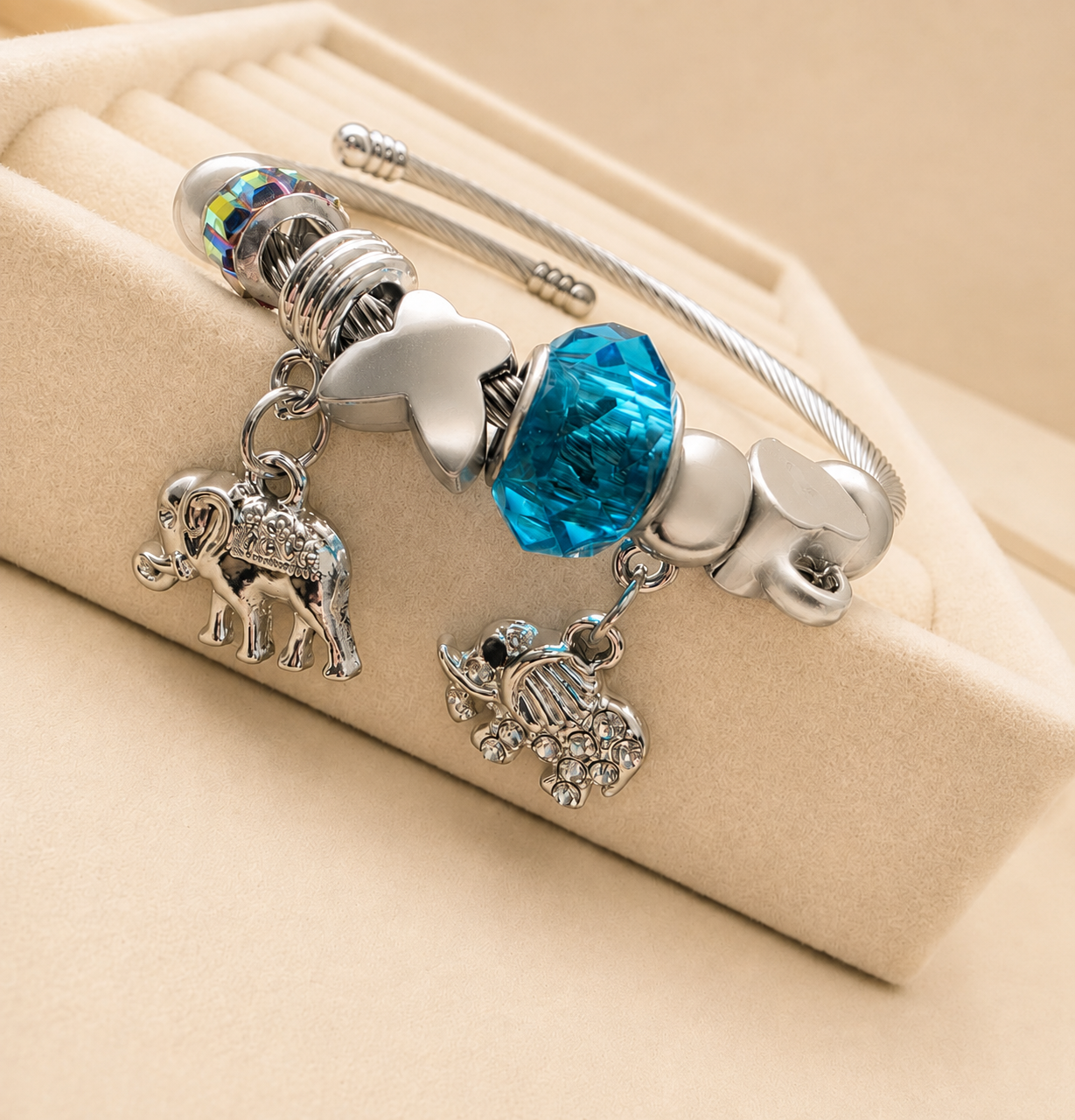 Silberfarbenes Charm-Armband mit Elefanten