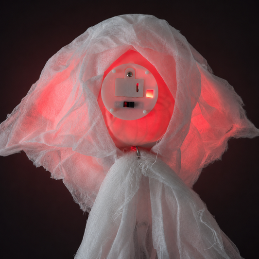 Halloween-Geist mit leuchtenden Augen – Ansicht 2