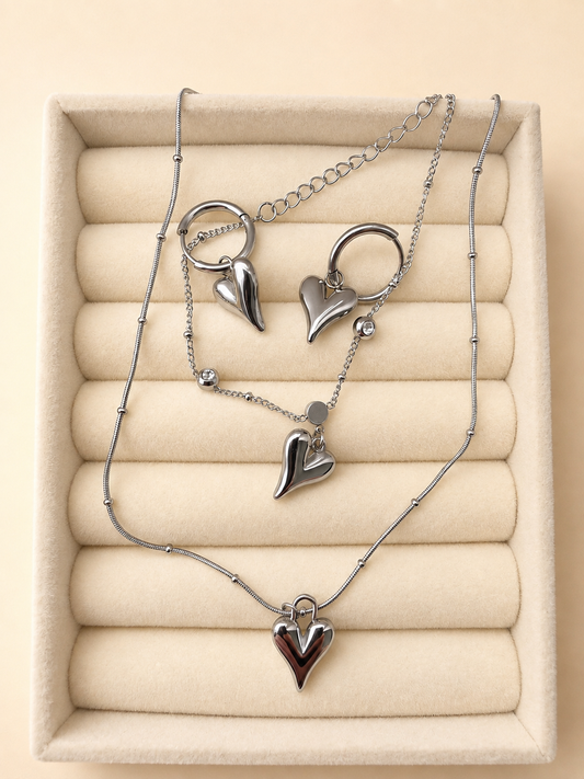 Silberfarbenes Herz-Schmuckset mit Halskette, Armband und Creolen